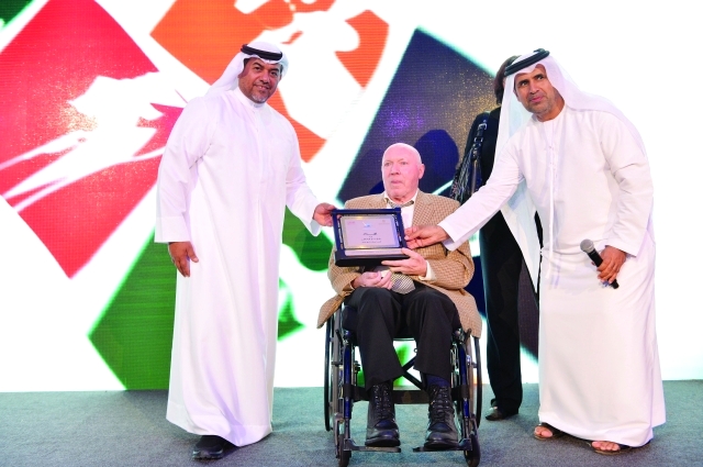 "■ اللجنة المنظمة تكرم بول الحائز على الوسام البارالمبي"
