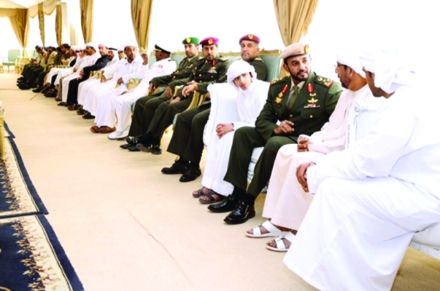 "■ كبار الضباط خلال العزاء"