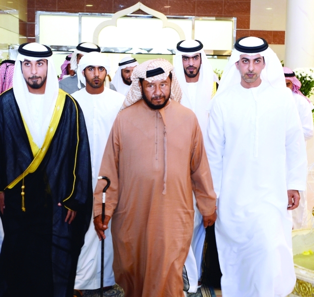 "■ سموه وعمر بن زايد خلال حضورهما أفراح المزاريع | وام"