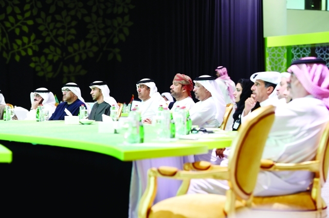 "■ العويس والزيودي خلال حضور فعاليات الورشة | البيان"