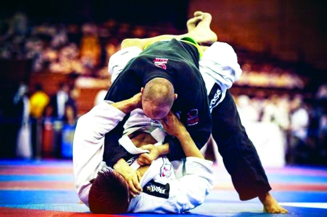 " إثارة في مباريات البطولة العالمية لمحترفي الجوجيتسو | البيان"