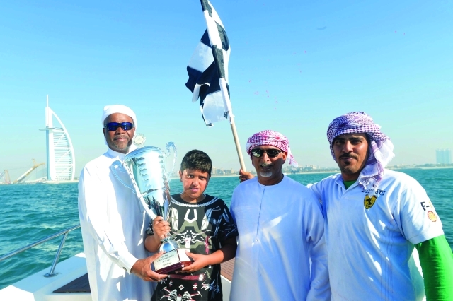 "■ بن دسمال والمري يتوجان طاقم القارب | البيان"
