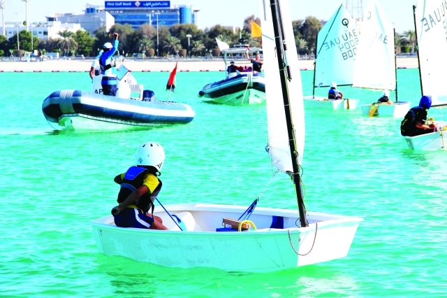 "■ من منافسات الشراع الحديث لفئة «الاوبتسمت» | البيان"
