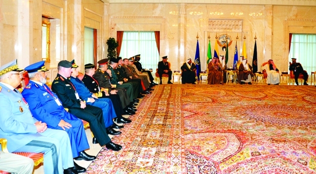 "■ صباح الأحمد مستقبلاً رؤساء الأركان | كونا"
