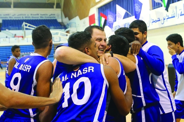 "■ فرحة المدرب همام مع لاعبيه بالفوز"