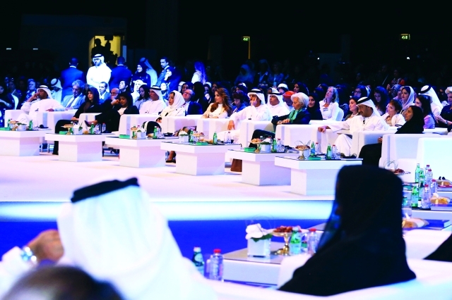 "حمدان بن محمد خلال الافتتاح الرسمي للمنتدى بحضور أمل القبيسي والملكة رانيا وكريستين لاغارد ومنى المري تصوير: خليفة اليوسف وخليفة عيسى"