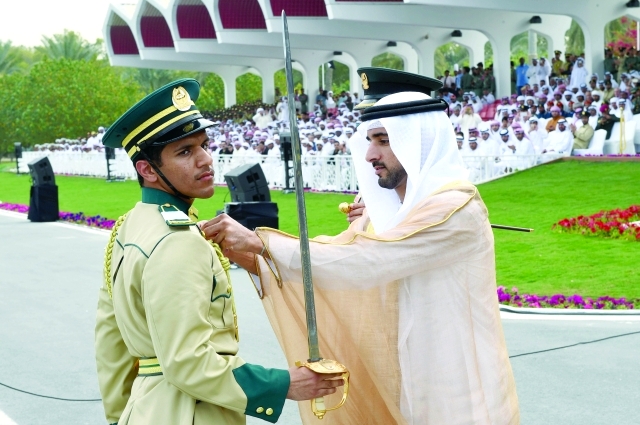 "■ ولي عهد دبي يكرم أوائل الخريجين"