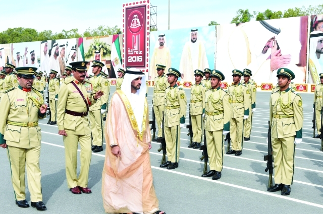 "■  سموه مستعرضاً طابور الخريجين"