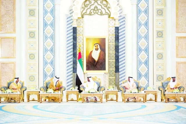 "محمد بن زايد وهزاع وسيف ومنصور وحامد بن زايد"