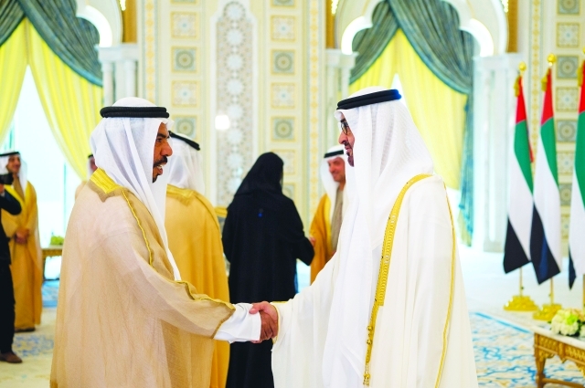 "وسموه يحيي أحد الضيوف خلال أداء اليمين"