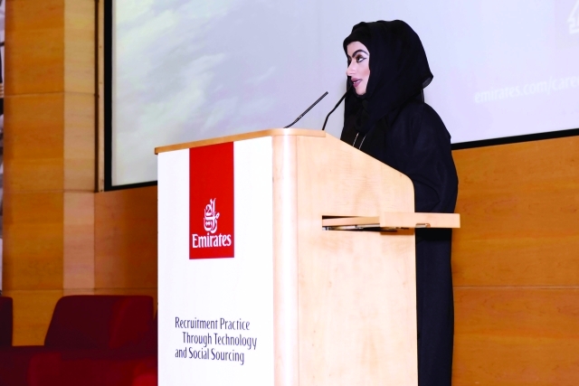"أميرة العوضي تلقي الكلمة الافتتاحية مع السابجكت"