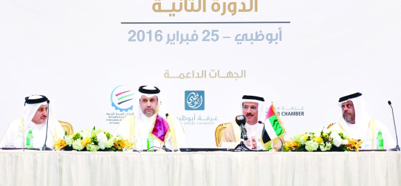"المنصوري وأحمد بن جاسم خلال المنتدى الإماراتي القطري في أبوظبي - البيان"