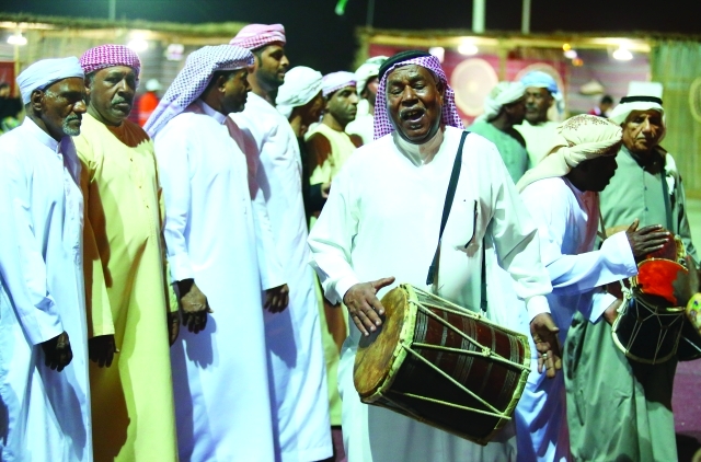 "■ أهازيج وأشعار تعكس طبيعة وأسلوب الحياة في المنطقة | تصوير - زيشان أحمد"