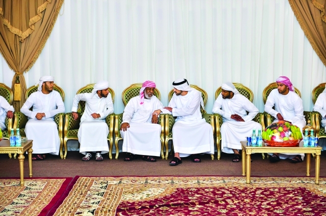 "سموه يقدم العزاء إلى والد وذوي شهيد الوطن"