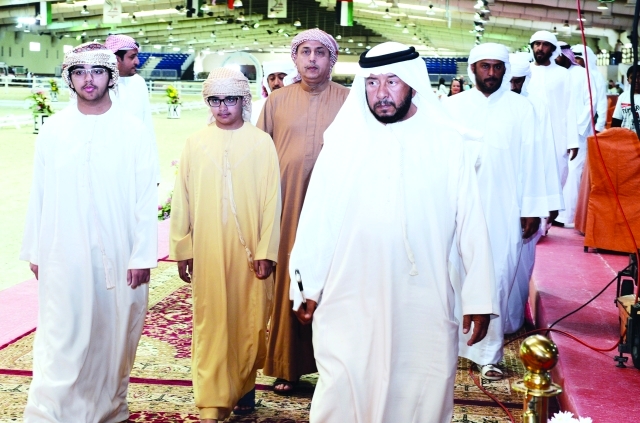 "■ سلطان بن زايد خلال متابعة البطولة | البيان"