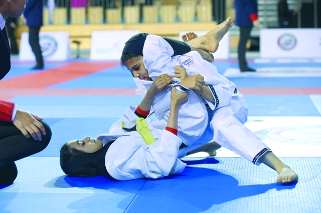 "■ منافسات اليوم الأول حفلت بالقوة والإثارة / البيان"