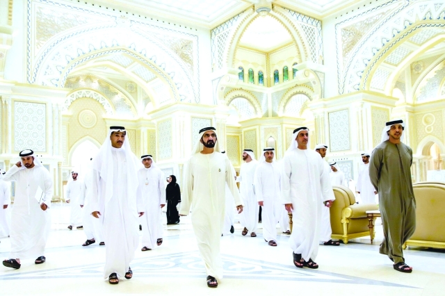 "محمد بن راشد لدى وصوله إلى اجتماع مجلس الوزراء يرافقه سيف ومنصور بن زايد ومحمد القرقاوي وأحمد جمعة الزعابي"