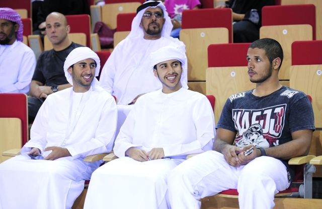 "■ ياس بن حمدان وزايد بن عيسى خلال متابعتهما لمنافسات البطولة | البيان"