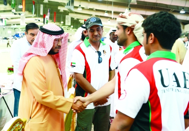 "■ سموه يهنئ أعضاء منتخب الإمارات"