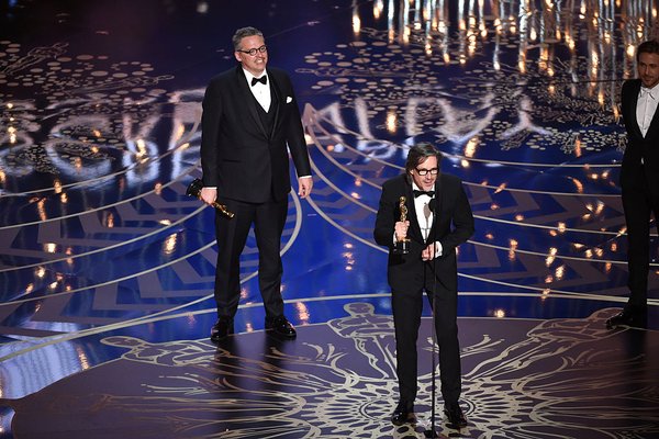 "جائزة أفضل نص سينمائي مقتبس من نصيب تشارلز راندولف وآدم مكاي عن فيلم \"ذا بيغ شورت\""