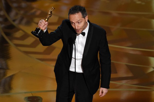 "جائزة أفضل تصوير سينمائي من نصيب فيلم \"ذا ريفينانت\""