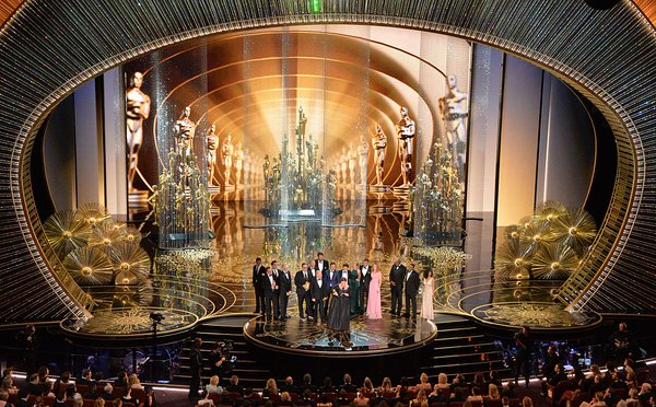 "حفل توزيع جوائز الأوسكار يختتم بتقديم جائزة أفضل فيلم لـ \"سبوتلايت\" #Oscars"