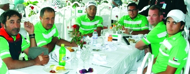 "■ منتخبنا يلتقط الأنفاس بعد إحدى الحصص التدريبية"