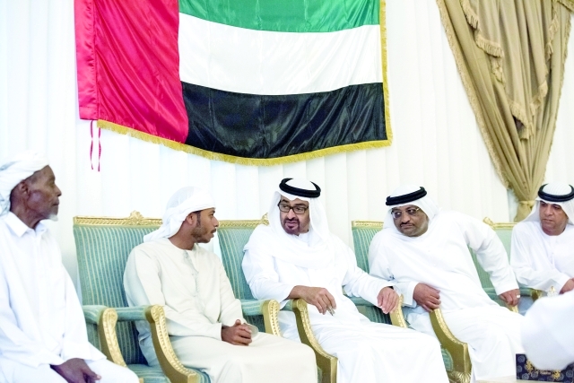 "■ محمد بن زايد مواسياً ذوي الشهيد محمد الظنحاني | وام"
