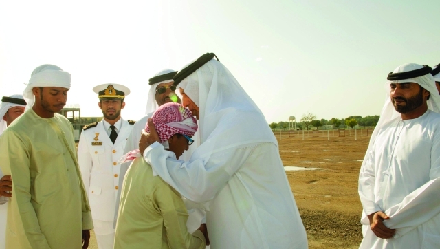 "■ سموه مواسياً ذوي الشهيد الظنحاني"