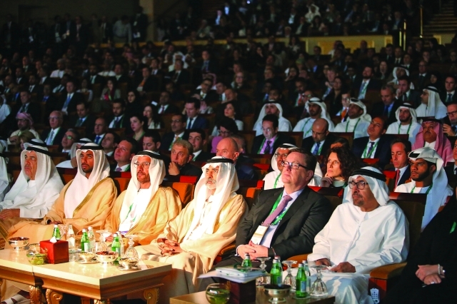 "Ⅶ نهيان بن مبارك وكبار المشاركين والضيوف خلال المؤتمر | تصوير ــ مجدي اسكندر"