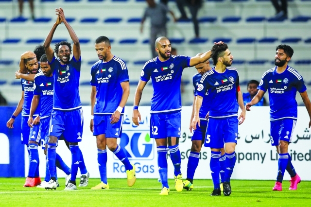 "■ فرحة لاعبي النصر بعد الفوز على سباهان | تصوير سالم خميس"
