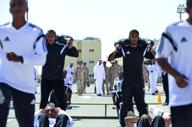 "■ محمد بن زايد خلال جولة في المعسكر بحضور هزاع بن زايد وحمد الرميثي"