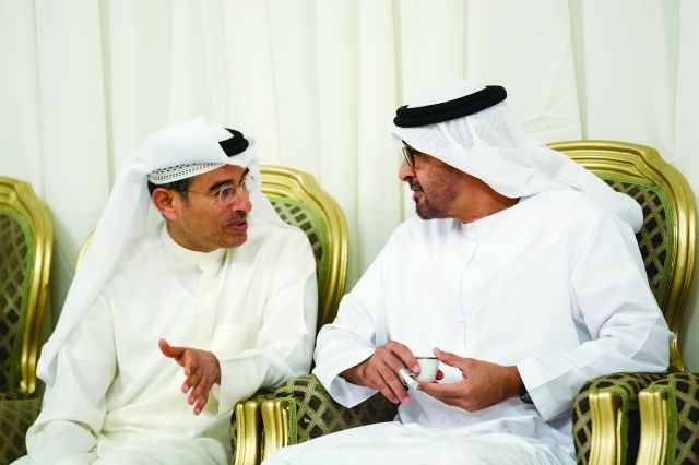 "■ محمد بن زايد يواسي محمد العبار بوفاة والده"