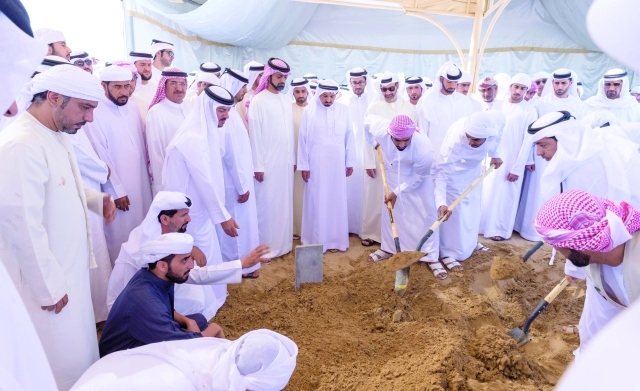 "■ خلال مواراة الفقيد الثرى"