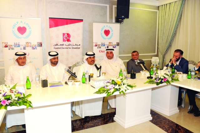 "■ المسقطي ودعيج بن خليفة وجمعة بن مكتوم و القاسمي خلال المؤتمر الصحافي"