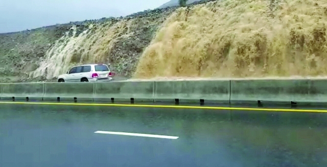 أمطار غزيرة وجريان أودية في المناطق الشمالية والشرقية