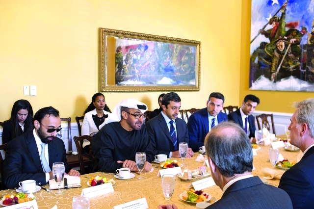 "ولي عهد أبوظبي خلال لقائه أعضاء مجلسي الشيوخ والنواب بحضور طحنون وعبدالله بن زايد وخلدون المبارك ومحمد الخاجة | أرشيفية"