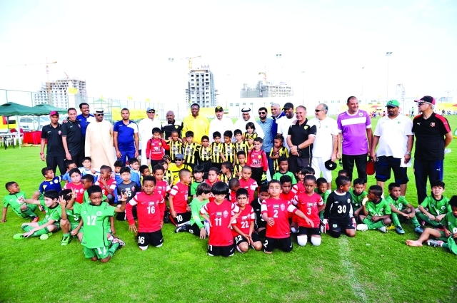 "■احمد بن حشر يتوسط البراعم الصغيرة | البيان"