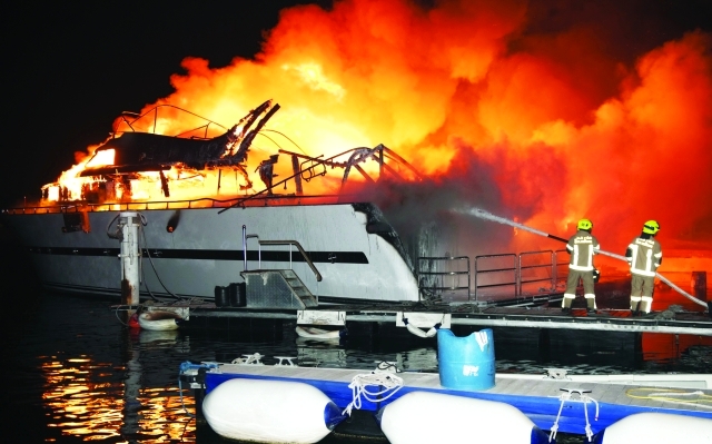 "Ⅶ جانب من عمليات إطفاء الحريق"