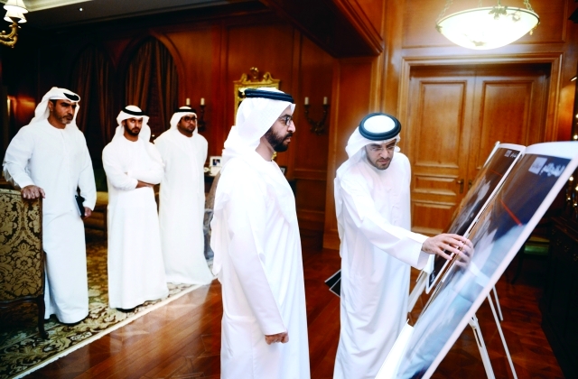 "Ⅶ ..ويطلع من فلاح الأحبابي على مشاريع التخطيط العمراني"