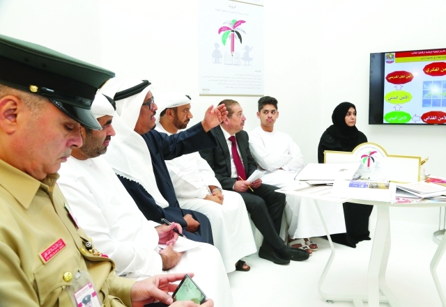"ضاحي خلفان متحدثا خلال الجلسة"