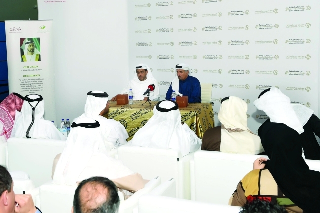"■ حارب والمنصوري يتحدثان في المؤتمر الصحافي | البيان"
