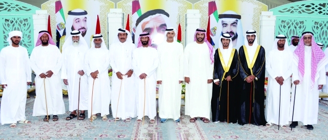 "خليفة وذياب بن سيف بن محمد والعريسان ووالدهما وجانب من الحضور"