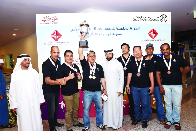 "■ جانب من تتويج الفرق الفائزة | البيان"