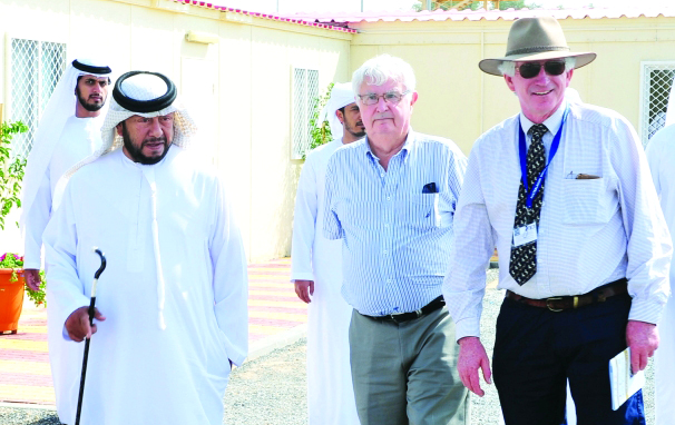 "سلطان بن زايد لدى حضوره الندوة العلمية لسباقات القدرة - البيان"