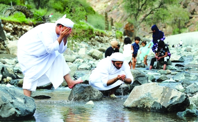 "استمتاع بجريان المياه في وادي صفد"