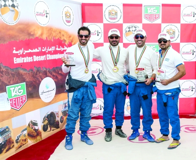 "مراسم تتويج الفائزين في فئات السباق المختلفة - البيان"