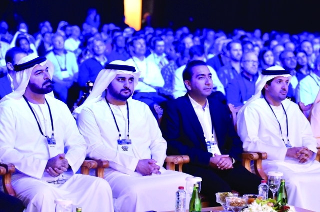 "■ مكتوم بن محمد ومحمد القرقاوي وهلال المري"