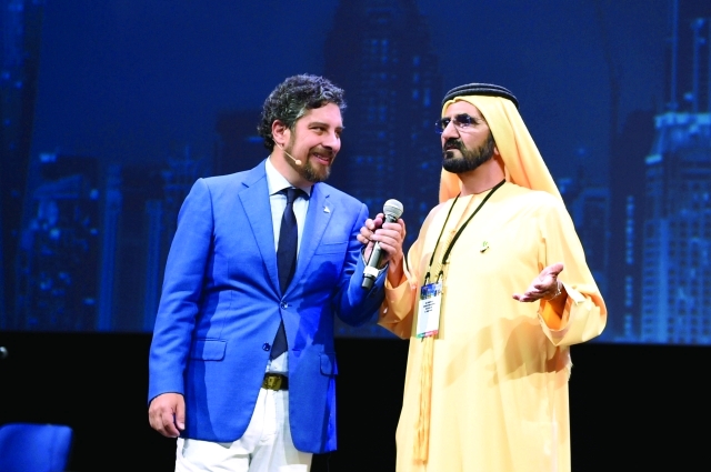 "■ محمد بن راشد متحدثاً خلال المؤتمر"