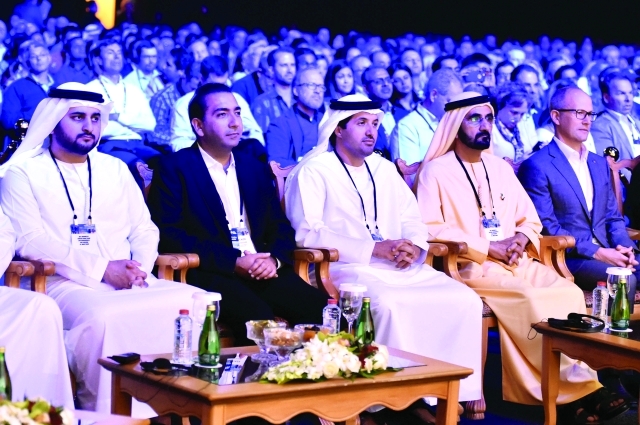 "محمد بن راشد ومكتوم بن محمد وهلال المري"